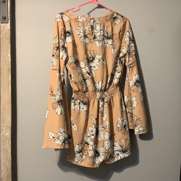 Blush floral romper - Picture 3 of 5